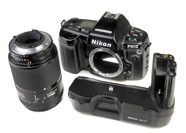 NIKON F90X con MB10 (in vendita)